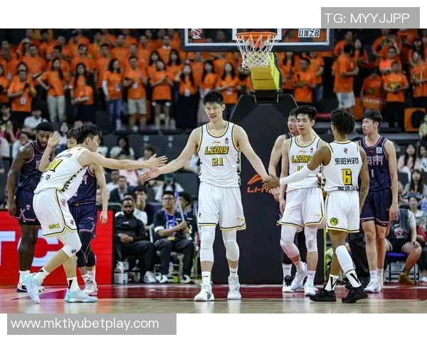 北京全运男篮热身赛大胜北控新外援雷吉佩里与西布龙首次亮相 北京全运男篮热身赛大胜北控新外援雷吉佩里与西布龙首次亮相