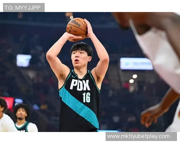 新秀表现抢眼5中5砍下14分2板1助1帽瀚森短暂出场仅6分钟