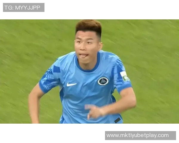 杨一鸣肘击被红牌罚下新鹏城领先后遭遇人数劣势 杨一鸣肘击被红牌罚下新鹏城领先后遭遇人数劣势