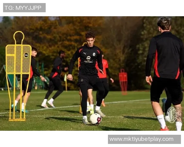 罗马诺透露伊布之子马克西米利安买断费为350万欧米兰保留二转分成